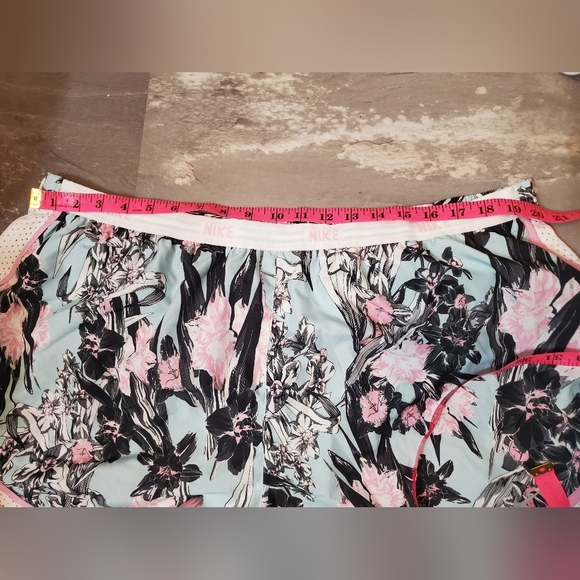 NWOT Nike Dri-Fit Tempo mini shorts. Floral. Blue, pink, black, white. Liner. 2X - Picture 7 of 13